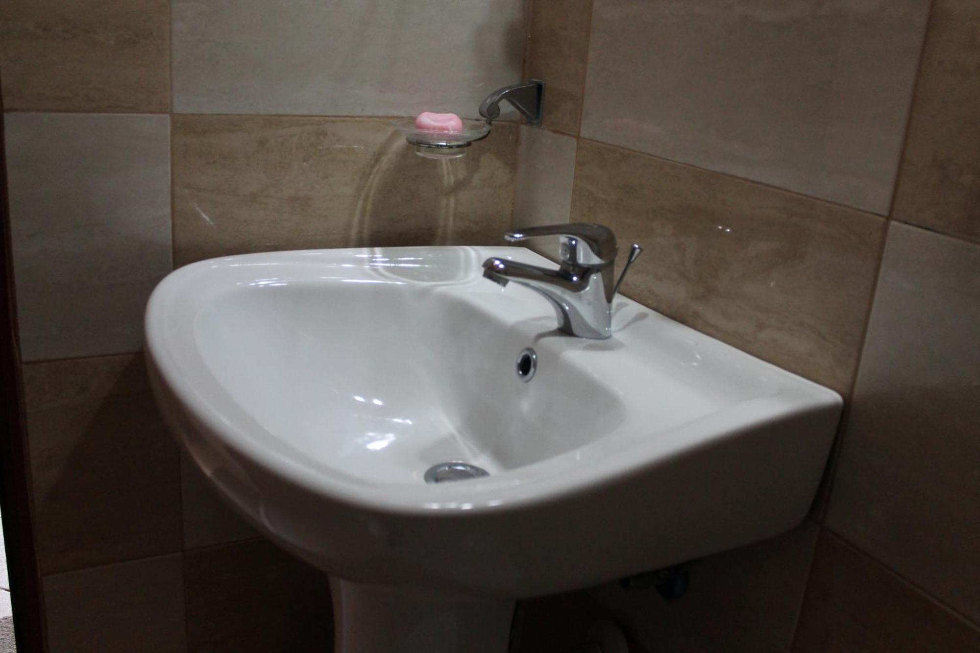 Tomor Shehu Guest House Берат Экстерьер фото