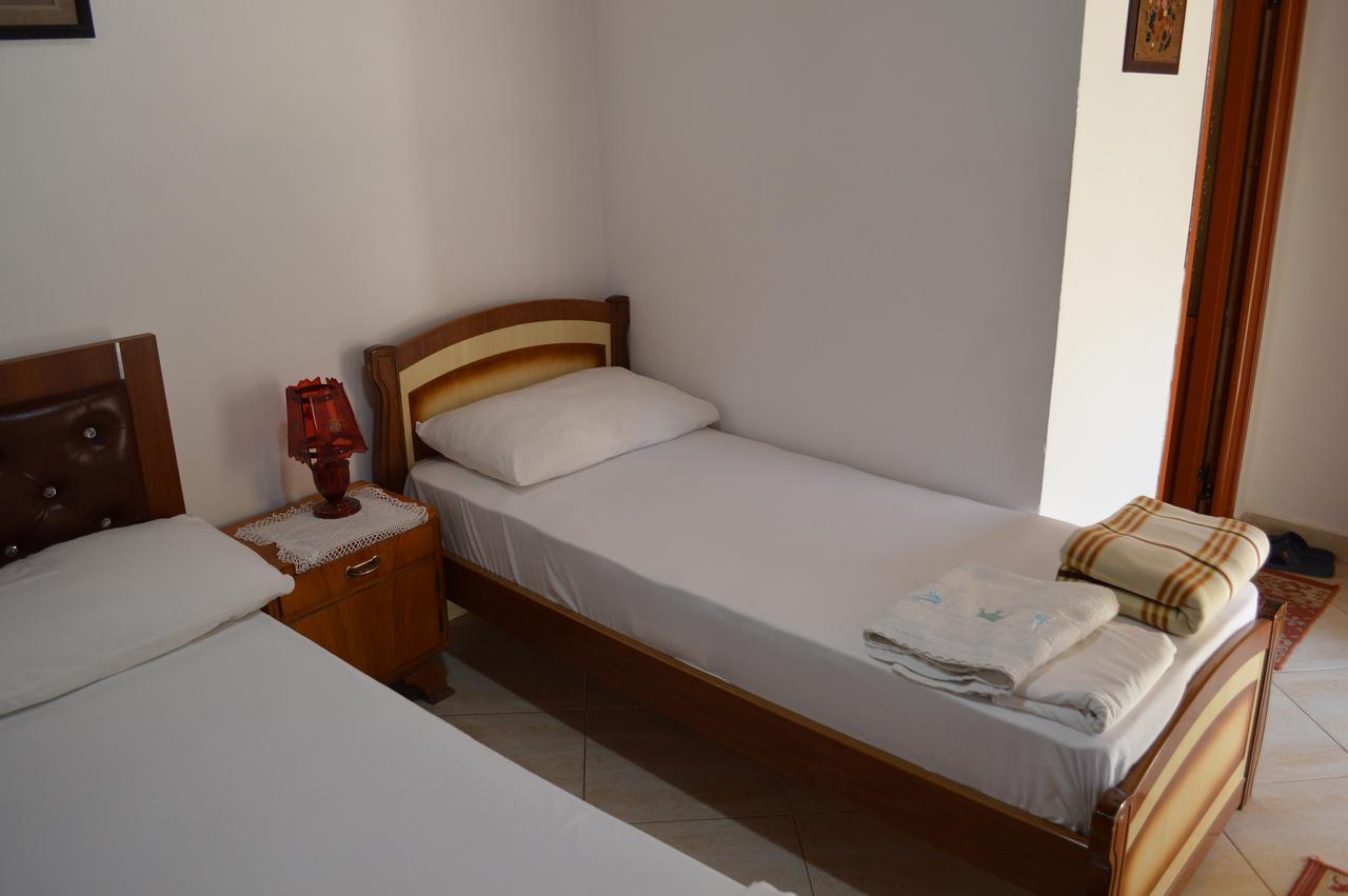 Tomor Shehu Guest House Берат Экстерьер фото