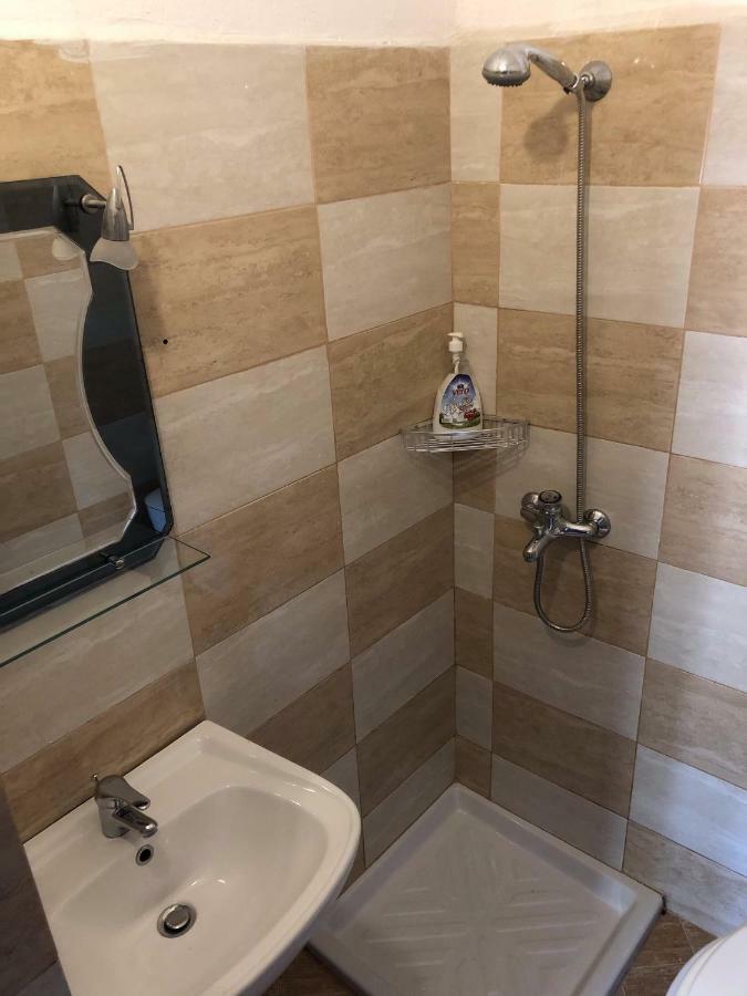 Tomor Shehu Guest House Берат Экстерьер фото